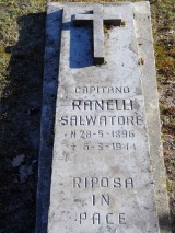 Płyty nagrobne jeńców włoskich - cmentarz jeńców radzieckich w Białobrzegach