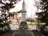 fot. Figurka Matki Bożej Pocieszycielki Strapionych na Placu Wolności w Nieporęcie - z wyrytym napisem 1863 r.