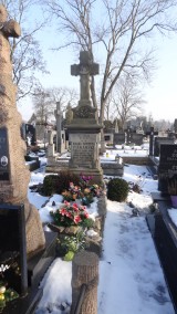 fot. Grób ks. proboszcza serockiego Seweryna Piekarskiego na cmentarzu parafialnym w Serocku